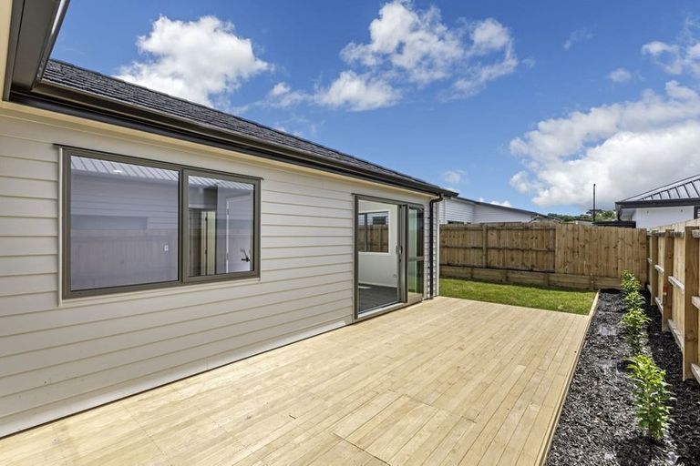 Photo of property in 24 Tarras Road, Kumeu, 0810