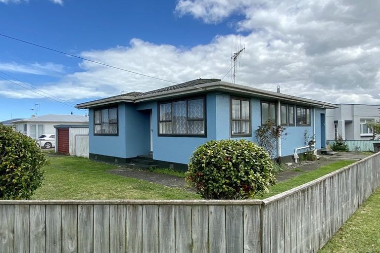 Photo of property in 64 Puriri Street, Gonville, Whanganui, 4501