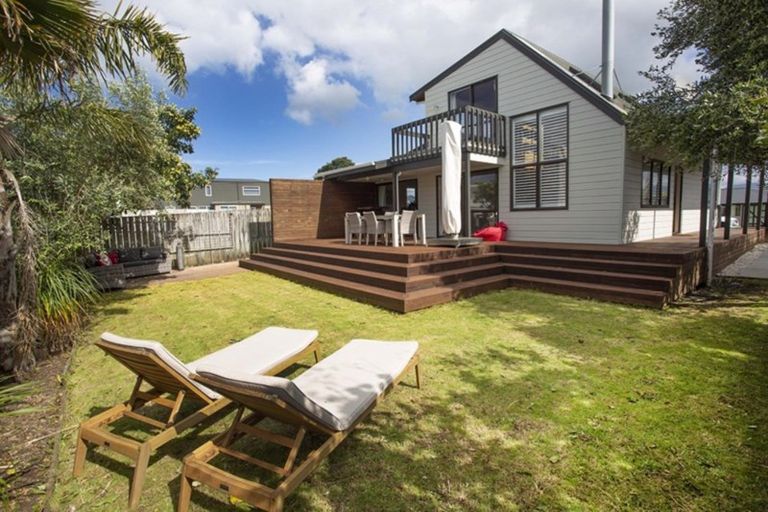 Photo of property in 202 Beverley Terrace, Whangamata, 3620