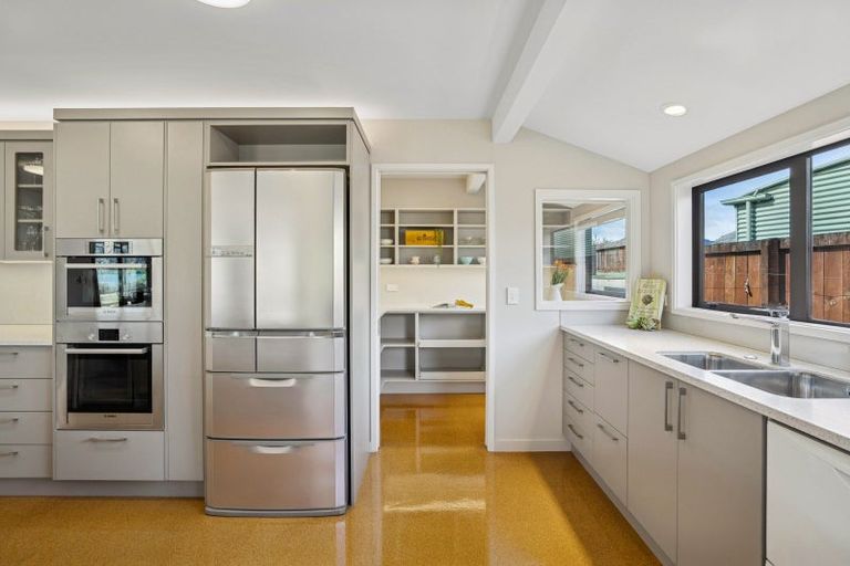 Photo of property in 12 Grove Lane, Kelvin Heights, Queenstown, 9300