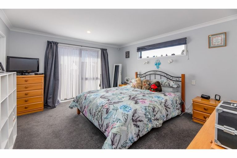 Photo of property in 76 Avondale Road, Avondale, Christchurch, 8061