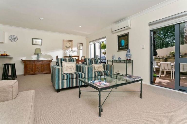 Photo of property in 7/14 Ponderosa Drive, Oteha, Auckland, 0632