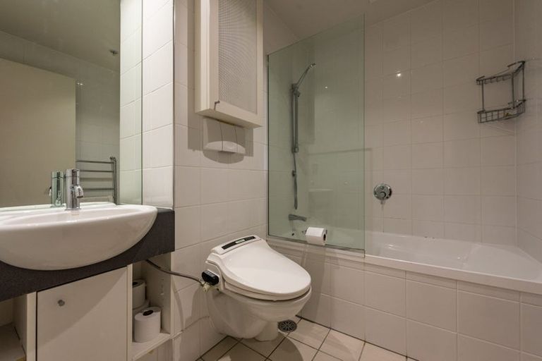 Photo of property in Sanctum Apartment, 10 Ebor Street, Te Aro, Wellington, 6011