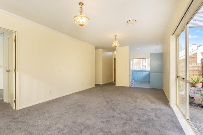 Photo of property in 12/16 Vinograd Drive, Te Atatu Peninsula, Auckland, 0610