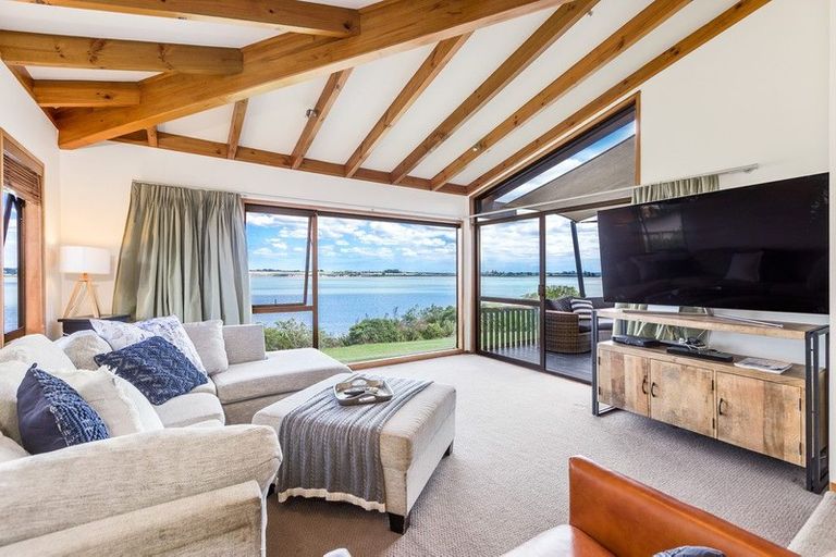 Photo of property in 33 St Annes Crescent, Wattle Downs, Auckland, 2103