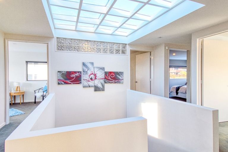 Photo of property in 20 Countess Close, Maupuia, Wellington, 6022