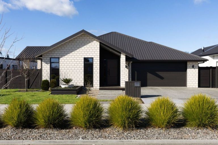 Photo of property in 32 Hugo Shaw Drive, Cambridge, 3434