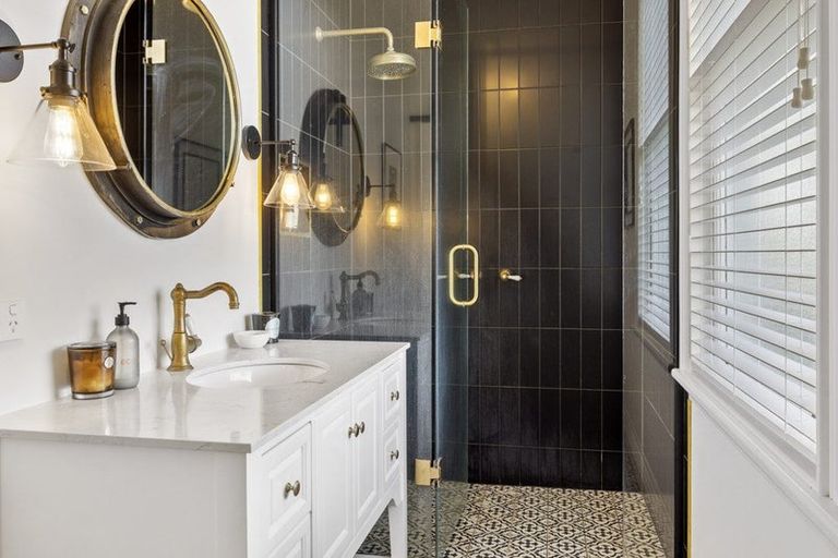 Photo of property in 329 Mangorei Road, Merrilands, New Plymouth, 4312