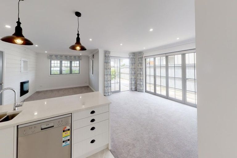 Photo of property in 3 Colombo Street, Palmerston North, 4410