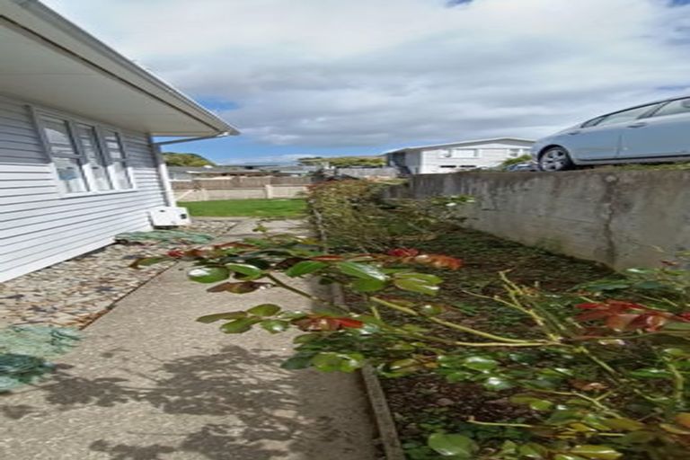 Photo of property in 5 Cypress Drive, Maungaraki, Lower Hutt, 5010