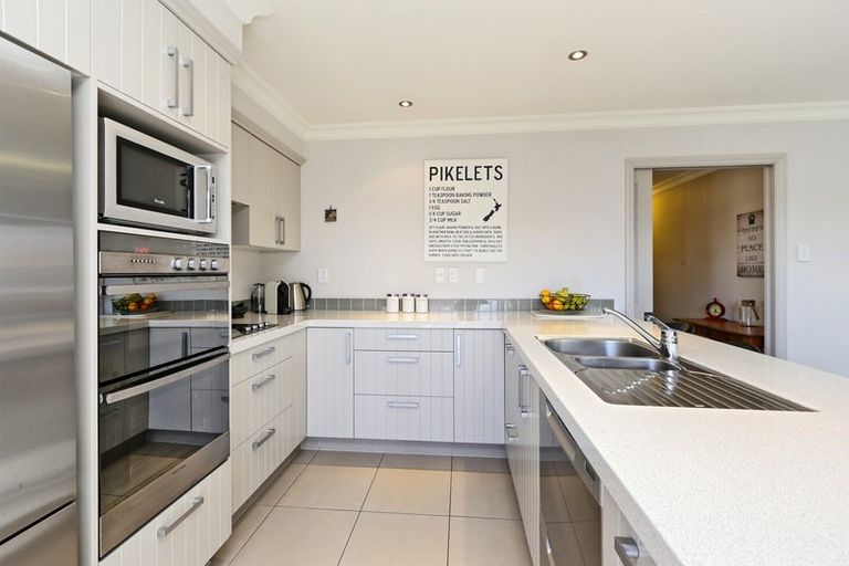 Photo of property in 15 Akaroa Road, Poraiti, Napier, 4112