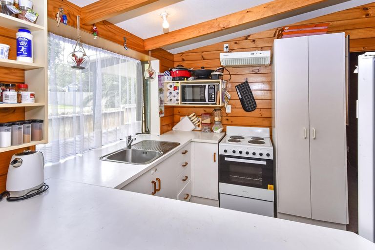 Photo of property in 2/90 Wattle Farm Road, Wattle Downs, Auckland, 2103