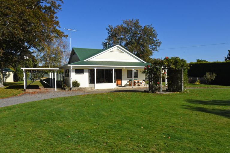 Photo of property in 16 Weld Street, Martinborough, 5711