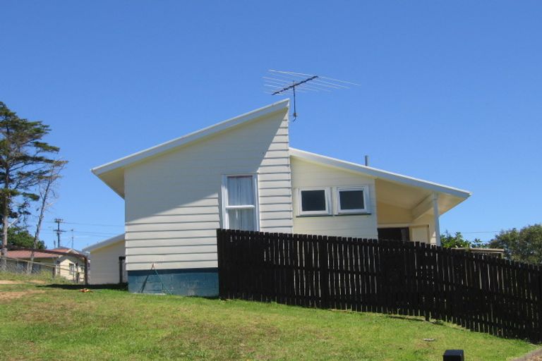Photo of property in 99 Taurus Crescent, Beach Haven, Auckland, 0626