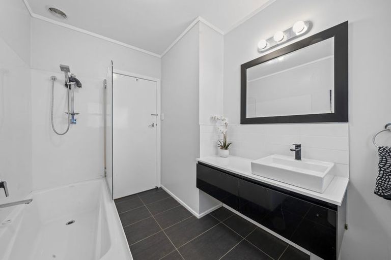 Photo of property in 1/57 Sunnyside Road, Sunnyvale, Auckland, 0612