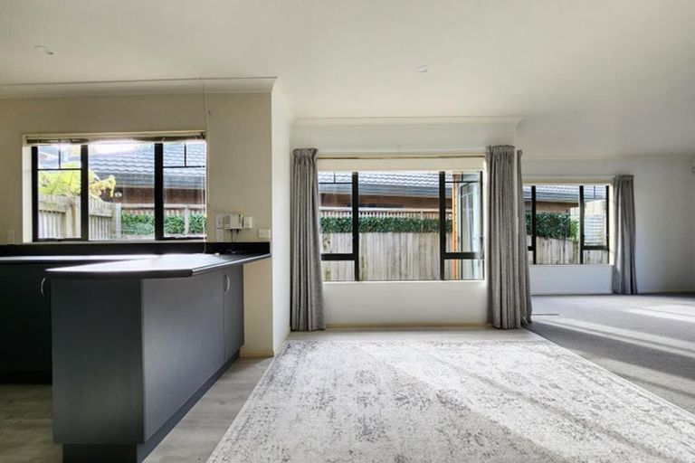 Photo of property in 6a Marjory Close, Broadmeadows, Wellington, 6035