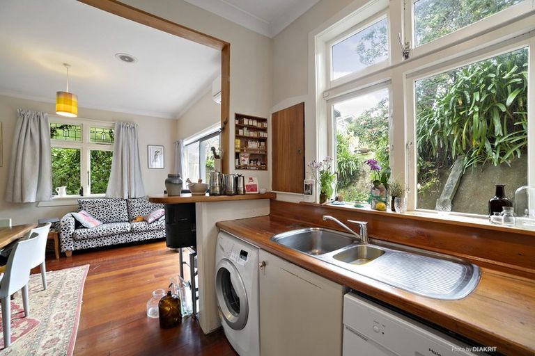 Photo of property in 8 Finnimore Terrace, Vogeltown, Wellington, 6021