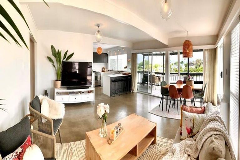 Photo of property in 1/23 Hart Road, Hauraki, Auckland, 0622