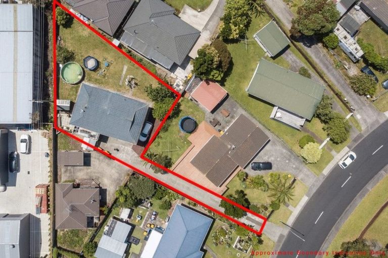 Photo of property in 40 Harmel Road, Glendene, Auckland, 0602