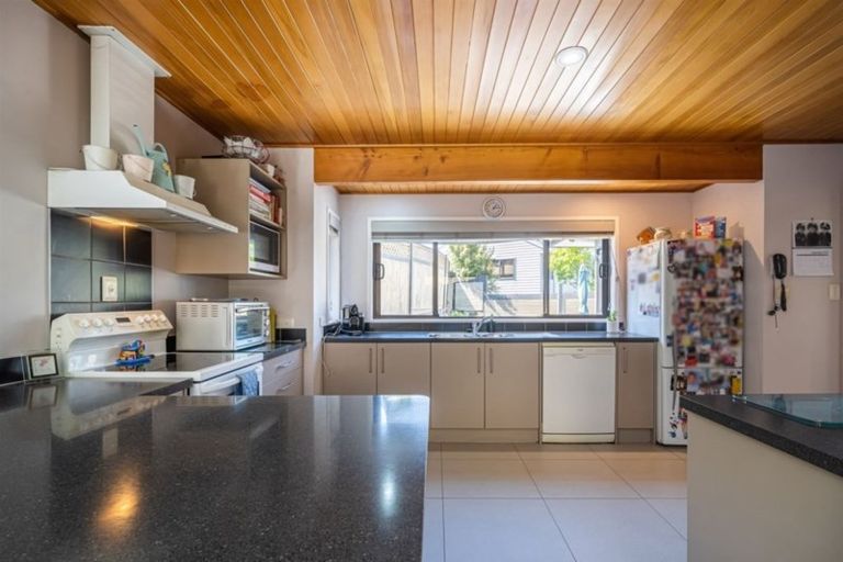 Photo of property in 27 Bellbird Rise, Murrays Bay, Auckland, 0630
