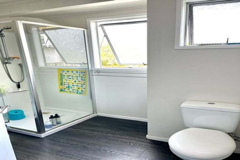 Photo of property in 16 Jenanne Place, Totara Vale, Auckland, 0629