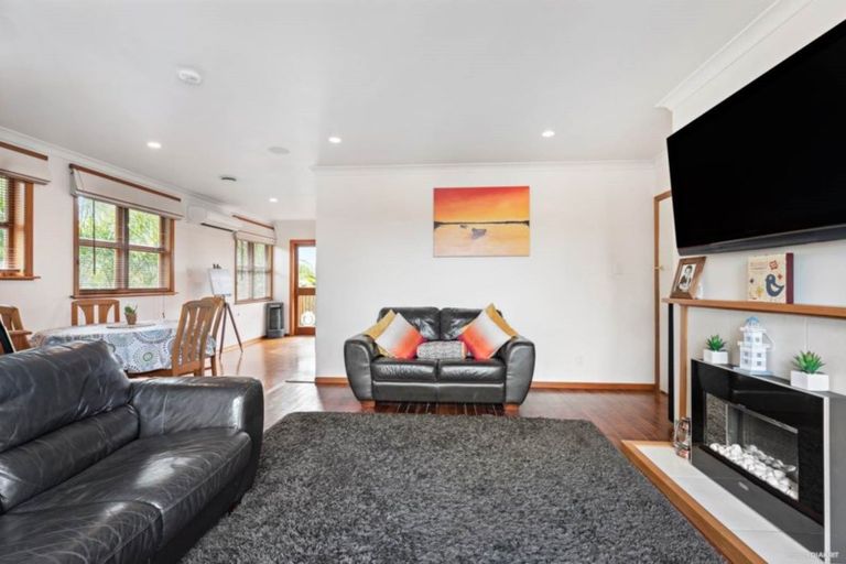 Photo of property in 1/9 Merton Avenue, Glenfield, Auckland, 0627