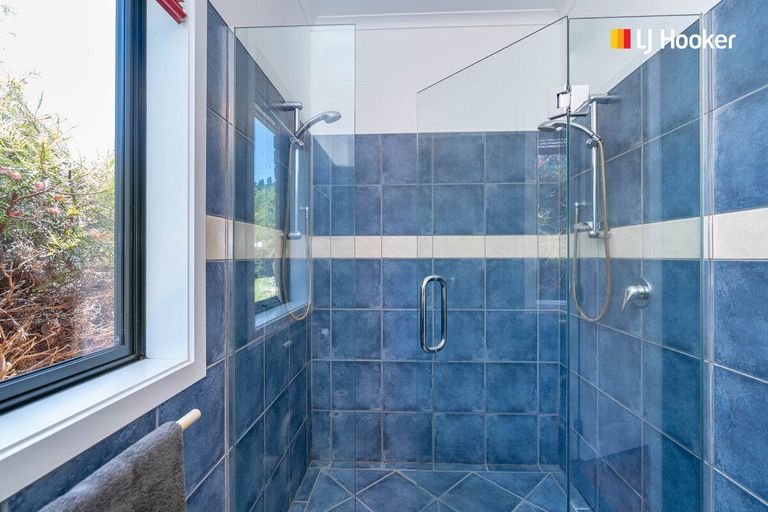 Photo of property in 1 Joshua Place, Helensburgh, Dunedin, 9010
