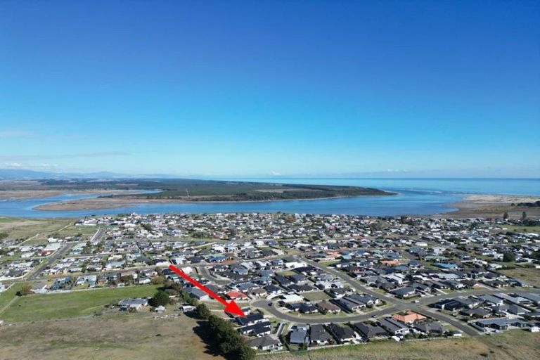 Photo of property in 17 Oxnam Place, Foxton Beach, Foxton, 4815