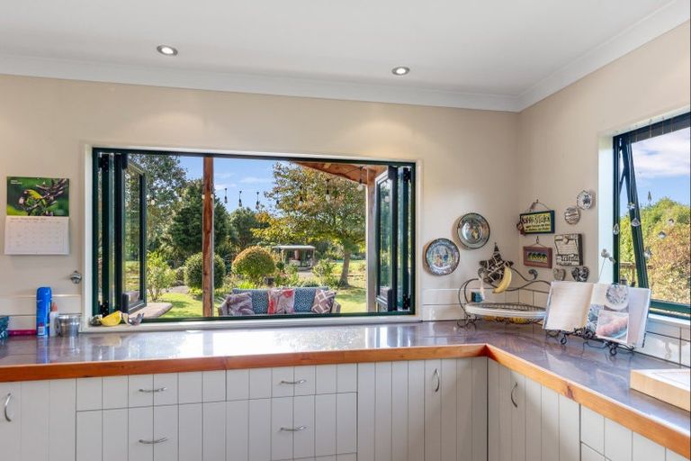 Photo of property in 389 Tararua Road, Levin, 5571