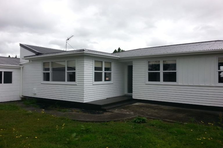Photo of property in 8 President Avenue, Papakura, 2110