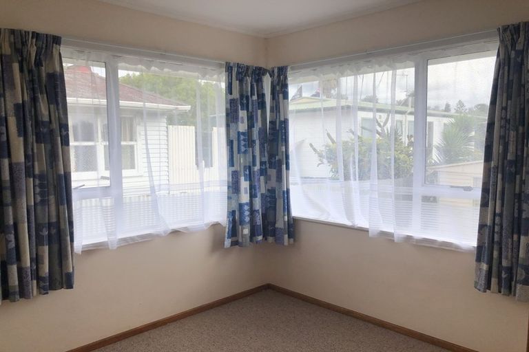 Photo of property in 23 Fairdene Avenue, Henderson, Auckland, 0610