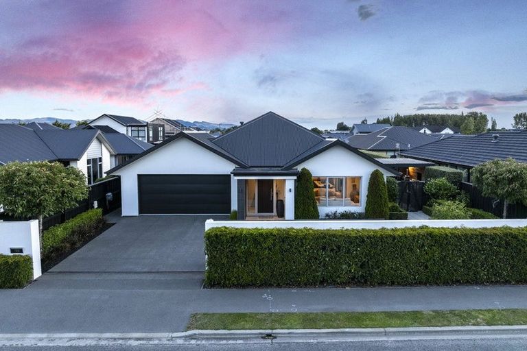 Photo of property in 135 Styx Mill Road, Casebrook, Christchurch, 8051