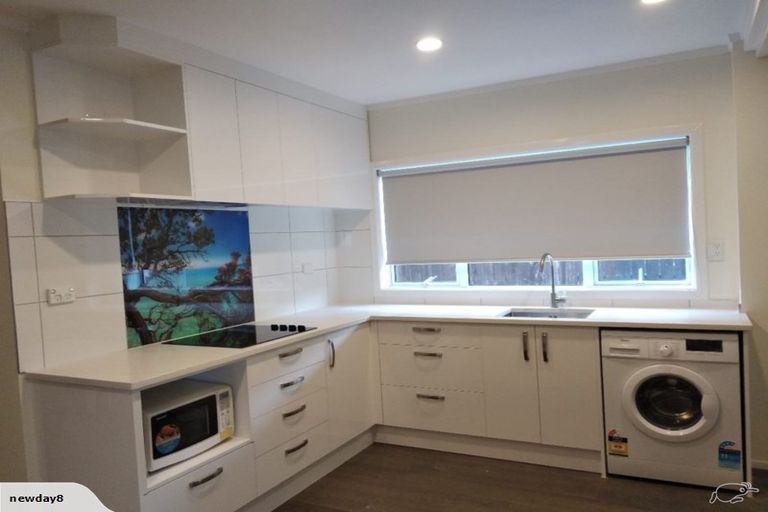 Photo of property in 24 Pitlochry Place, Highland Park, Auckland, 2010