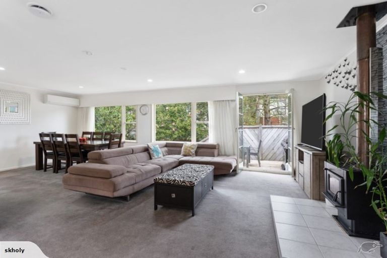 Photo of property in 2/55 Sylvia Road, Hillcrest, Auckland, 0627