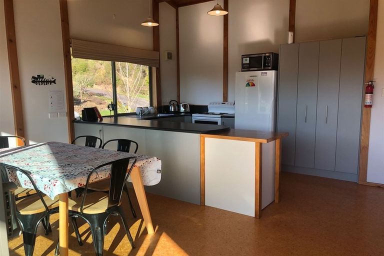 Photo of property in 21 Amelia Crescent, Waikawa, Picton, 7220
