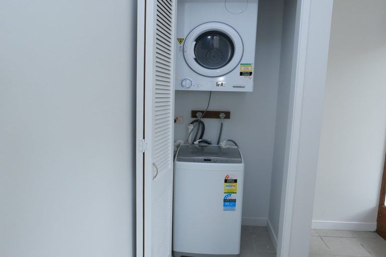 Photo of property in 70 Kelburn Parade, Kelburn, Wellington, 6012