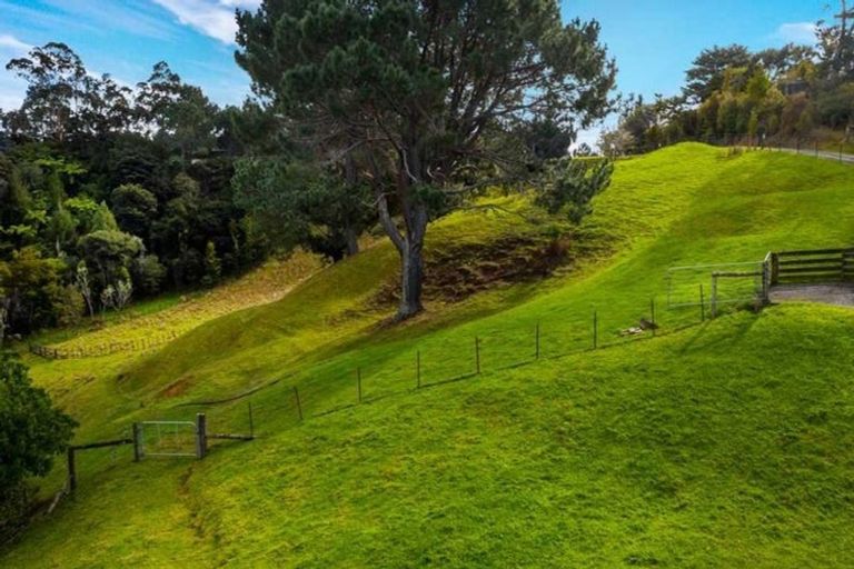 Photo of property in 291 Paremoremo Road, Paremoremo, Auckland, 0632