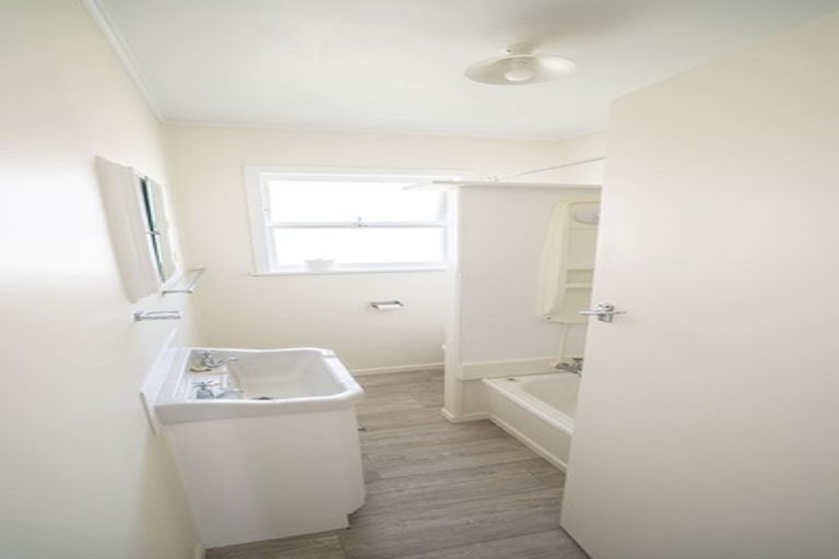 Photo of property in 2/75 Wallace Road, Papatoetoe, Auckland, 2025