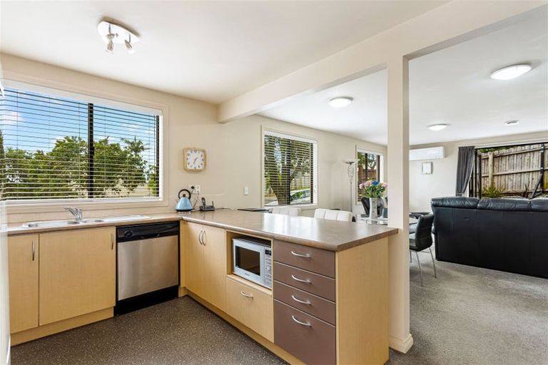 Photo of property in 4 View Ridge Drive, Ranui, Auckland, 0612