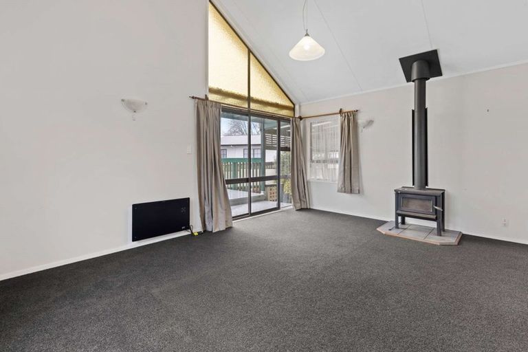 Photo of property in 15 Dickens Street, Owhata, Rotorua, 3010