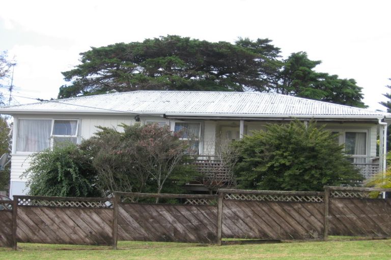 Photo of property in 271 Rangatira Road, Beach Haven, Auckland, 0626
