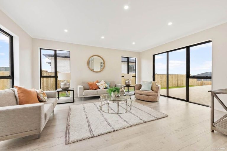 Photo of property in 11 Lumber Rise, Swanson, Auckland, 0614