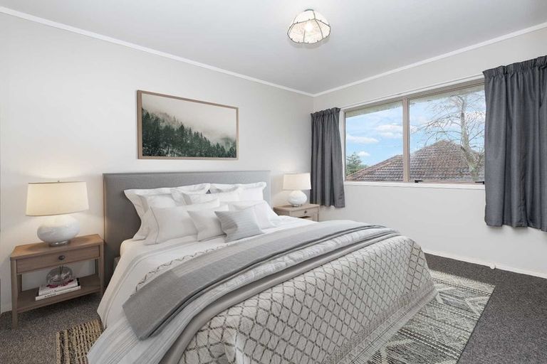 Photo of property in 8 Crescent Hills Court, Northpark, Auckland, 2013