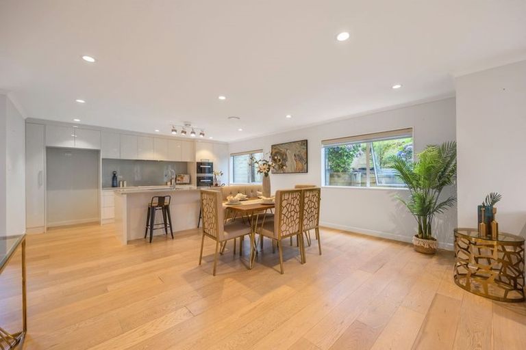 Photo of property in 152a Weatherly Road, Torbay, Auckland, 0630