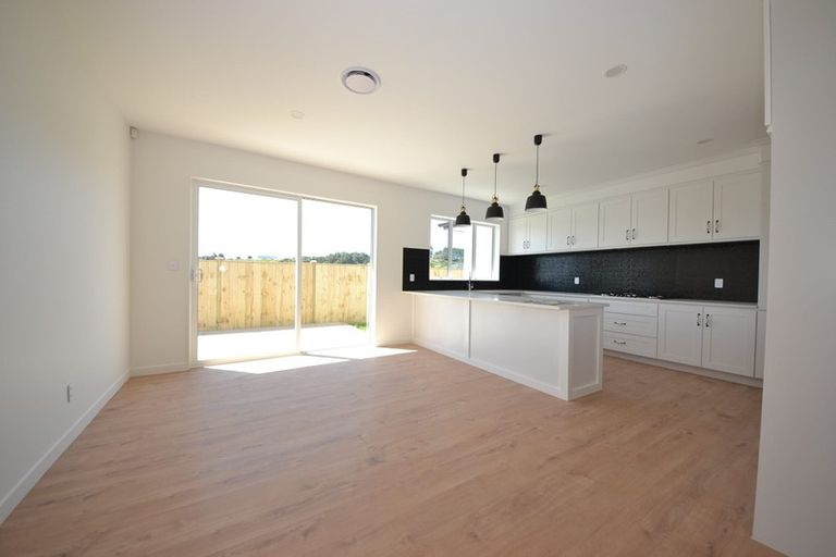 Photo of property in 32 Johns Creek Crescent, Silverdale, 0932