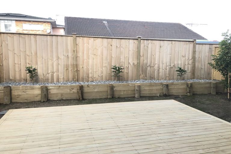 Photo of property in 6/21 Akoranga Drive, Northcote, Auckland, 0627