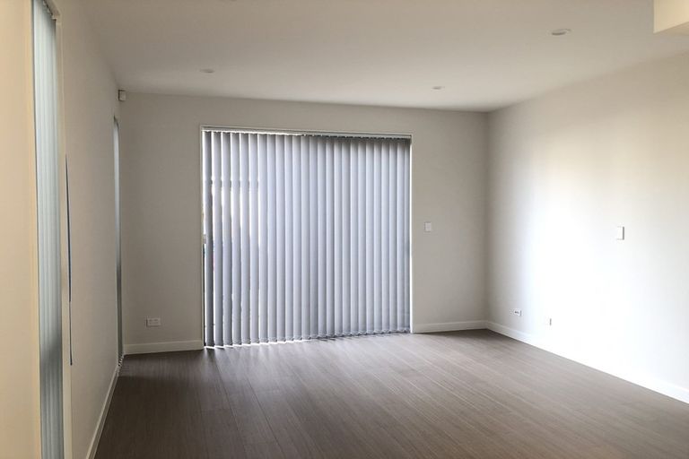 Photo of property in 6/21 Akoranga Drive, Northcote, Auckland, 0627