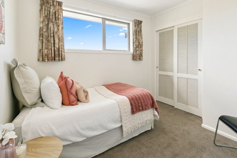 Photo of property in 3 Saint Aidans Way, Tawa, Wellington, 5028