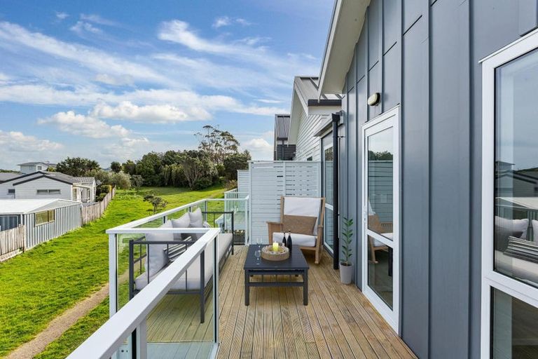 Photo of property in 3 Kopua Place, Whitby, Porirua, 5024