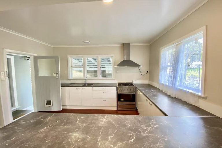 Photo of property in 58 Broderick Road, Johnsonville, Wellington, 6037